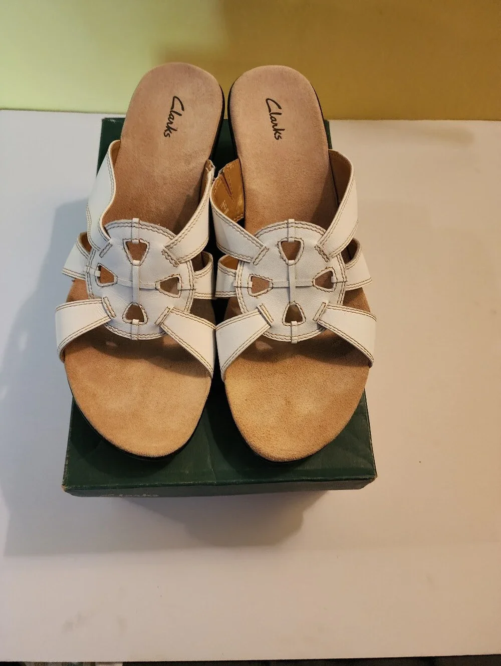 Vintage Clarks White Leather Sandal Pumps with Cute Cutouts